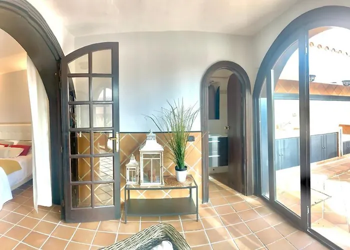 Your Holidays - Sta Monica - Вилла Адехе